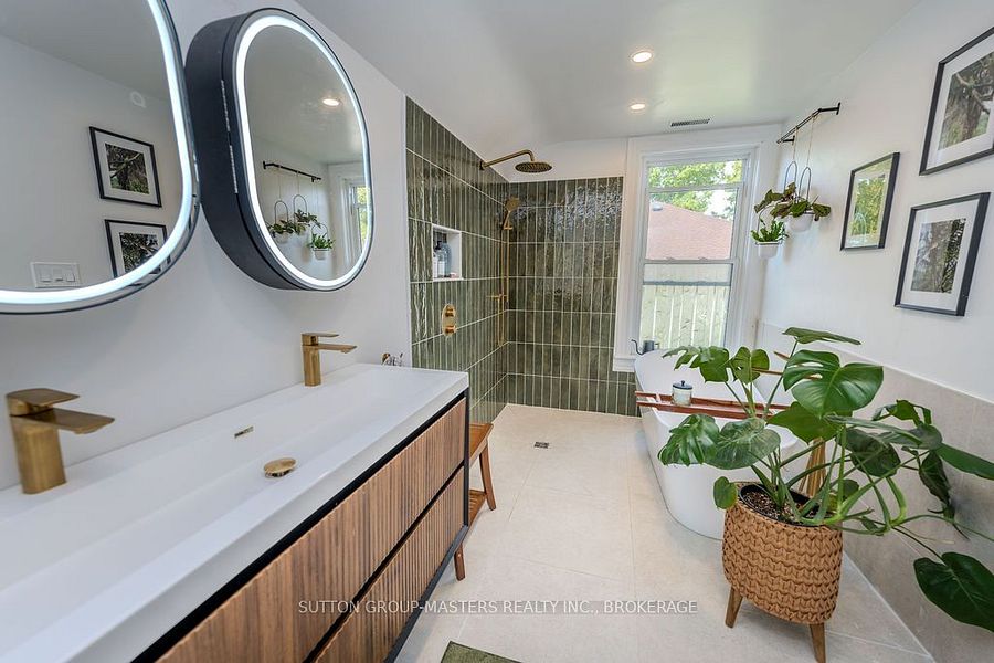 1177 Woodbine — renovated bathroom with soaker tub